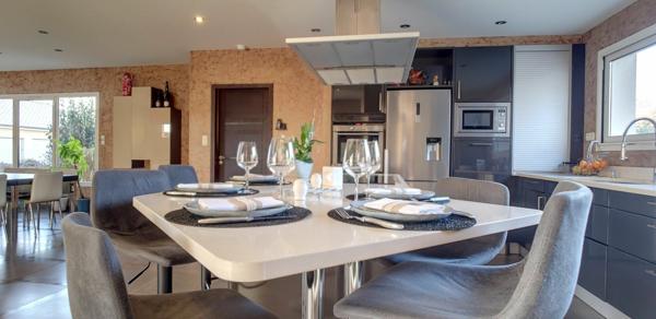 Maison à vendre    9 pièces • 363,08 m2 Genlis