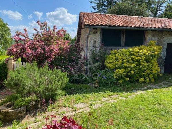 Belle maison de caractère sur 3 hect avec étangs