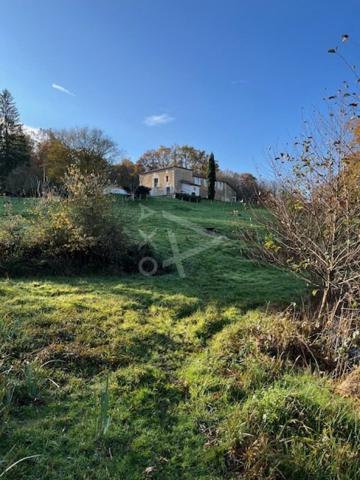 Belle maison de caractère sur 3 hect avec étangs