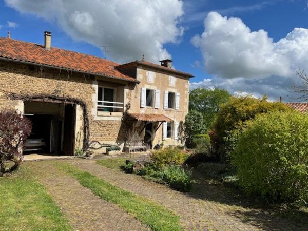 Belle maison de caractère sur 3 hect avec étangs