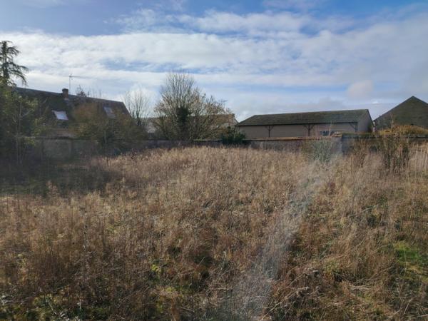 CORPS DE FERME AVEC NOMBREUSES DEPENDANCES