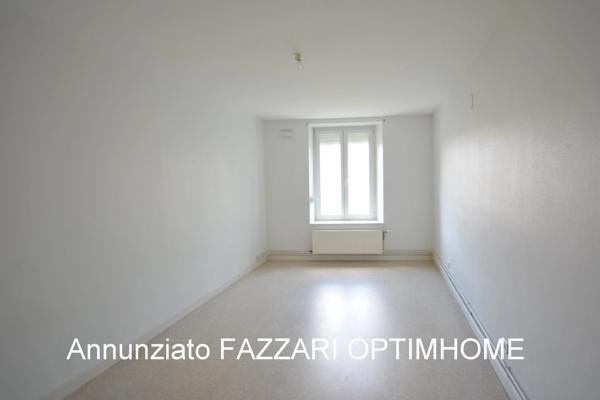🏛 À VENDRE EN EXCLUSIVITÉ, proche Belgique et Luxembourg, un Immeuble de trois appartements situés à STENAY (55), 255 M² habitables, Idéal investisseur ou résidence principale avec revenus locatifs !