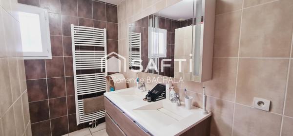 Charmante maison familiale de plain-pied de 85 m² avec garage attenant