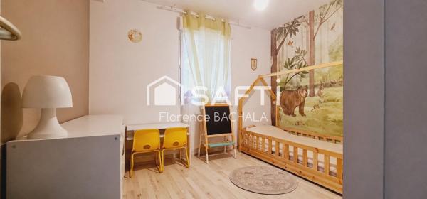 Charmante maison familiale de plain-pied de 85 m² avec garage attenant