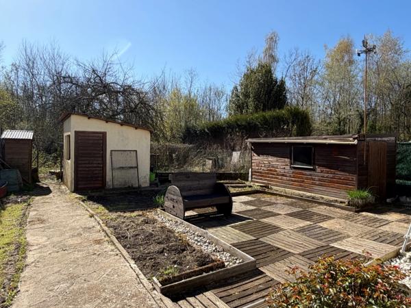 PAVILLON SUR SOUS-SOL, 3 CHAMBRES, BUREAU ET JARDIN CLOS