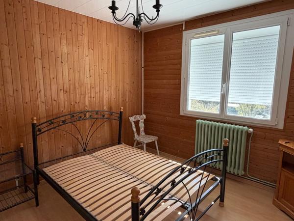 PAVILLON SUR SOUS-SOL, 3 CHAMBRES, BUREAU ET JARDIN CLOS