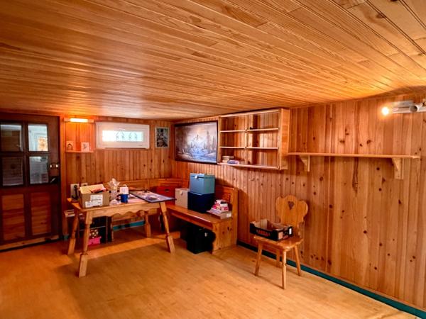 PAVILLON SUR SOUS-SOL, 3 CHAMBRES, BUREAU ET JARDIN CLOS