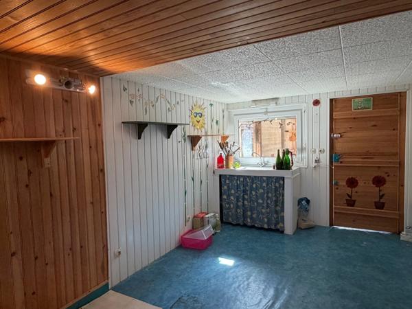 PAVILLON SUR SOUS-SOL, 3 CHAMBRES, BUREAU ET JARDIN CLOS