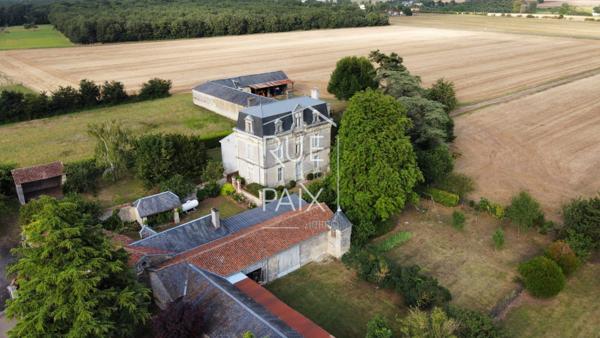 86200 BASSES Maison Bourgeoise Basses 9 pièce(s) 6 Chambres et Multiples Dépendances