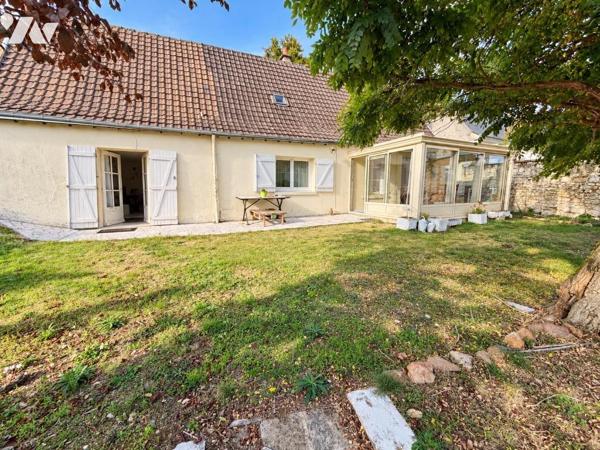 BOURGUEIL CENTRE - MAISON ANCIENNE AVEC JARDIN ET DÉPENDANCES

Idéalement située au coeur de ...