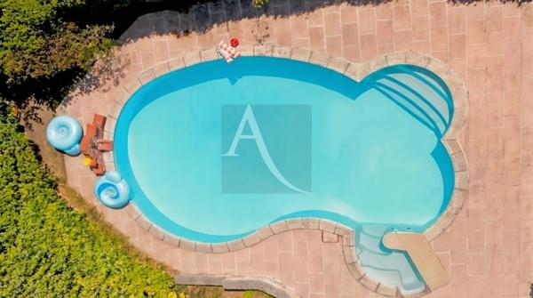 Ancienne école restaurée avec piscine