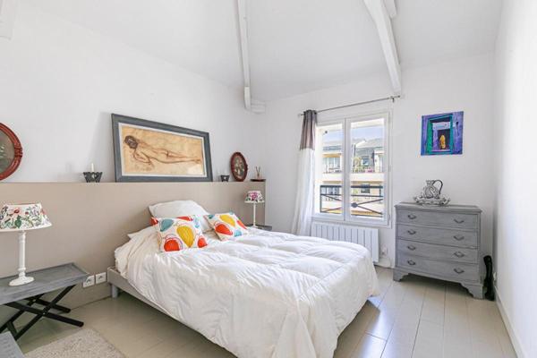 La Garenne Colombes . Très Belle maison familiale et ses 2 Jardins