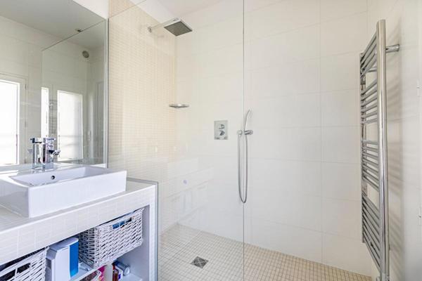 La Garenne Colombes . Très Belle maison familiale et ses 2 Jardins