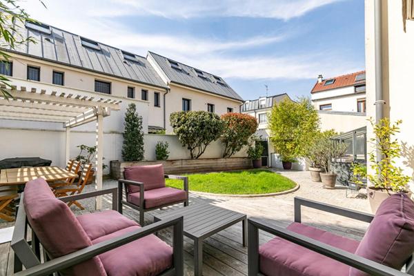 La Garenne Colombes . Très Belle maison familiale et ses 2 Jardins