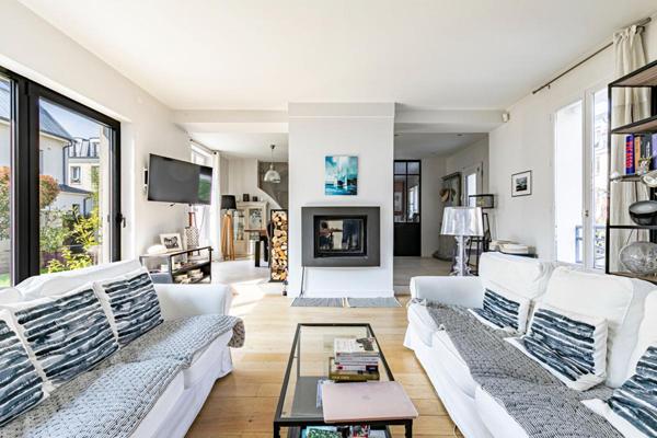 La Garenne Colombes . Très Belle maison familiale et ses 2 Jardins