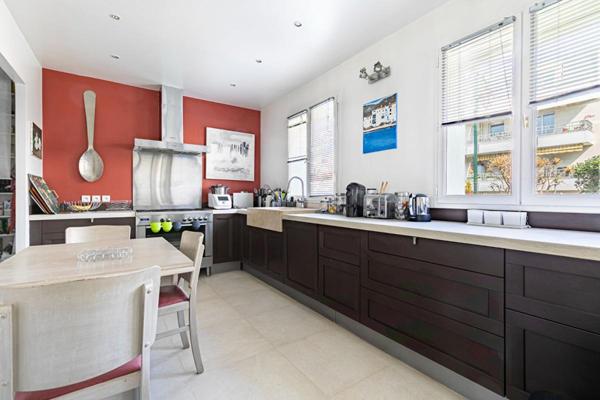 La Garenne Colombes . Très Belle maison familiale et ses 2 Jardins