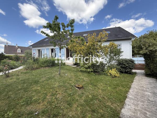 Maison
         7 pièces
        - 228 m² 318 000 € *
