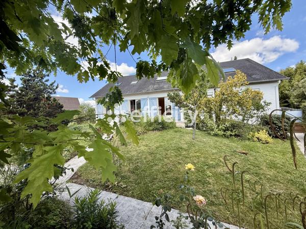 Maison
         7 pièces
        - 228 m² 318 000 € *