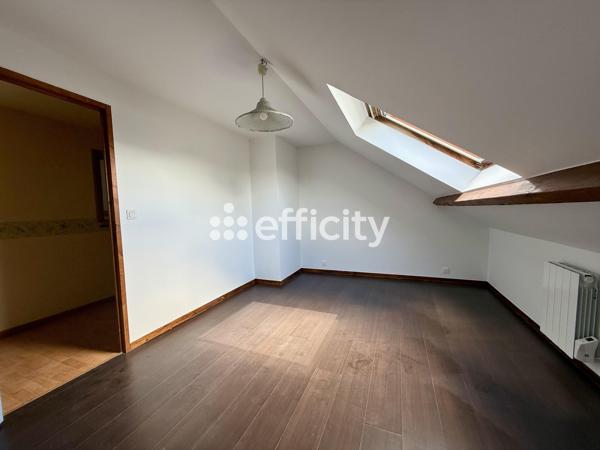 Maison
         7 pièces
        - 228 m² 318 000 € *
