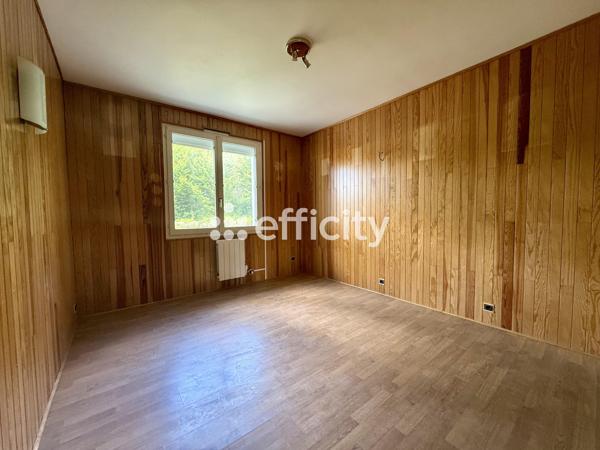 Maison
         7 pièces
        - 228 m² 318 000 € *