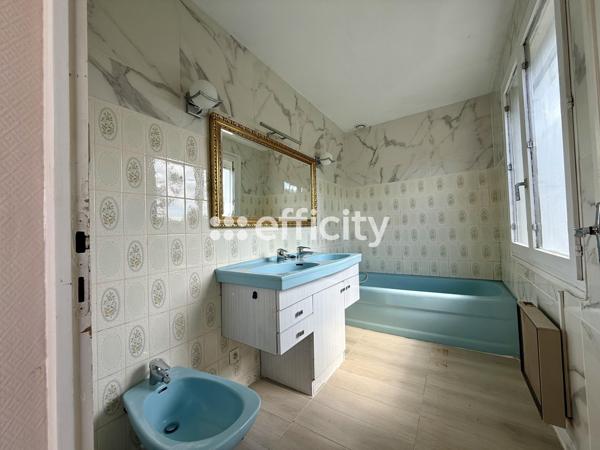 Maison
         7 pièces
        - 228 m² 318 000 € *