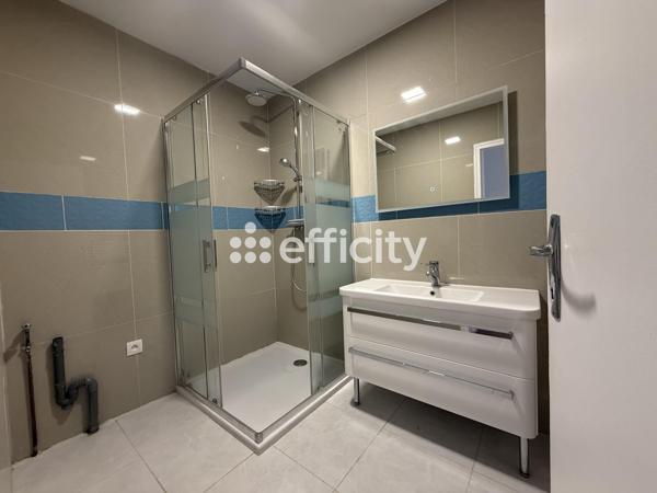 Maison
         7 pièces
        - 228 m² 318 000 € *