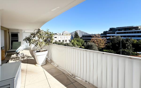 Appartement à vendre    3 pièces • 75 m2 Villeneuve-Loubet