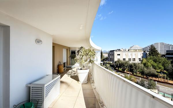 Appartement à vendre    3 pièces • 75 m2 Villeneuve-Loubet