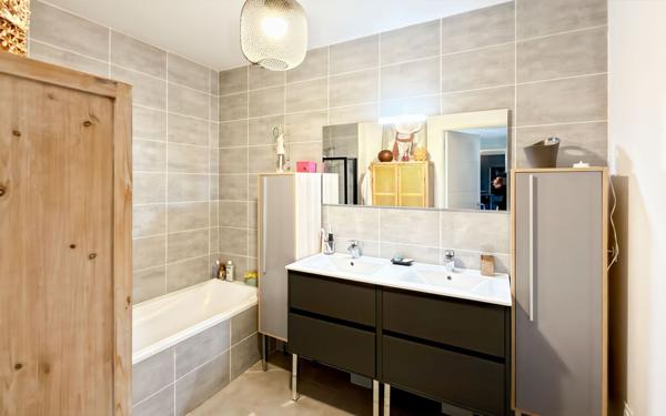 Appartement à vendre    3 pièces • 75 m2 Villeneuve-Loubet