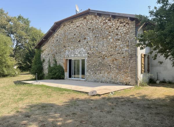Maison de caractère avec dépendance sur 5100 m² de terrain