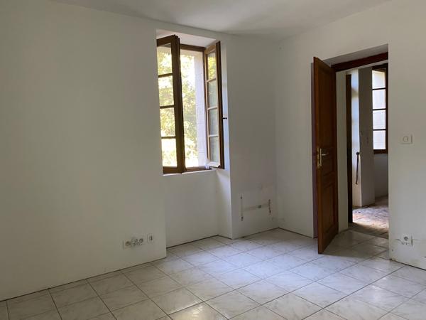 Maison de caractère avec dépendance sur 5100 m² de terrain