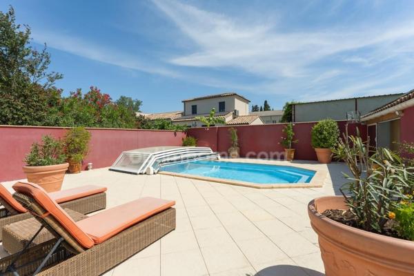 LUNEL (34400) – MAISON INDIVIDUELLE – 4 CHAMBRES – PISCINE CHAUFFÉE – TERRASSE – 2 LOGEMENTS – GARAGE