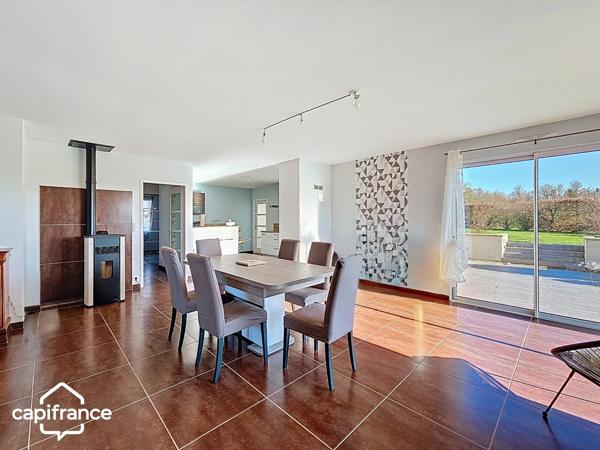 Maison de plain-pied 121 m² – 3 chambres – 3 garages (87m²) – terrain clos 1 454 m² – Boussais (79) proche Airvault