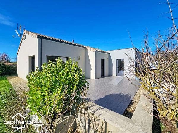 Maison de plain-pied 121 m² – 3 chambres – 3 garages (87m²) – terrain clos 1 454 m² – Boussais (79) proche Airvault