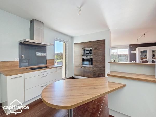 Maison de plain-pied 121 m² – 3 chambres – 3 garages (87m²) – terrain clos 1 454 m² – Boussais (79) proche Airvault