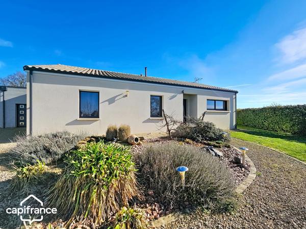 Maison de plain-pied 121 m² – 3 chambres – 3 garages (87m²) – terrain clos 1 454 m² – Boussais (79) proche Airvault