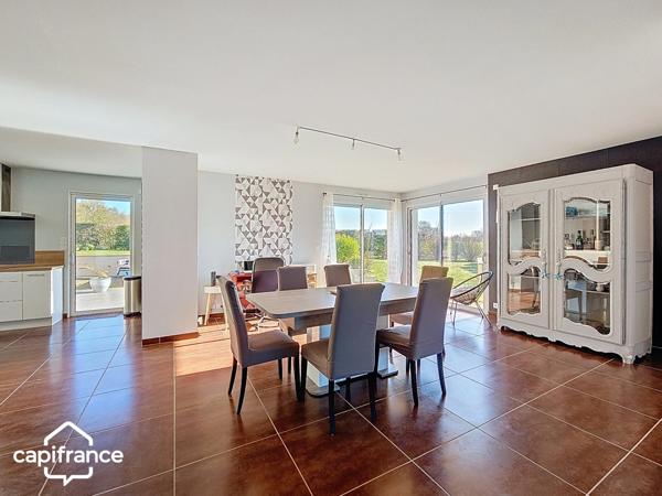 Maison de plain-pied 121 m² – 3 chambres – 3 garages (87m²) – terrain clos 1 454 m² – Boussais (79) proche Airvault