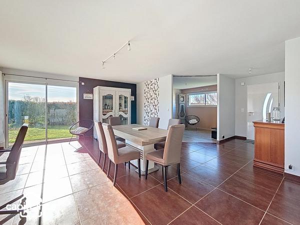 Maison de plain-pied 121 m² – 3 chambres – 3 garages (87m²) – terrain clos 1 454 m² – Boussais (79) proche Airvault