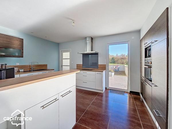 Maison de plain-pied 121 m² – 3 chambres – 3 garages (87m²) – terrain clos 1 454 m² – Boussais (79) proche Airvault