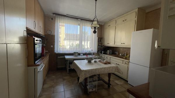 // GRANDE MAISON FAMILIALE DE 410 M² // 5 CHAMBRES AVEC FORT POTENTIEL /TERRAIN CLOS ARBORE // CAVES // GARAGE //