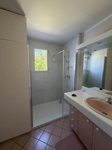 Vente                                                      Maison de village
                        
                     7 pièces                      145 m2                     à Moret-Loing-Et-Orvanne