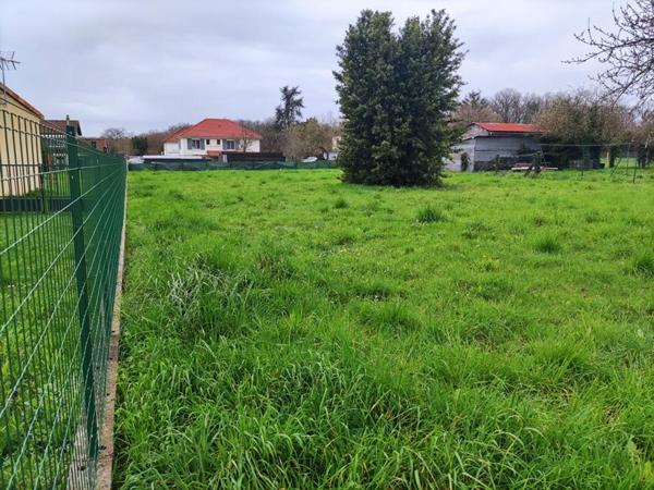 Terrain Gencay 1885 m2