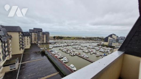 APPARTEMENT dans résidence avec vue mer et sur le port de plaisance :