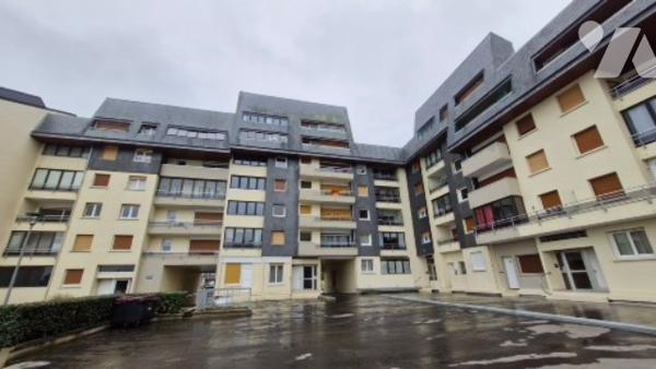 APPARTEMENT dans résidence avec vue mer et sur le port de plaisance :