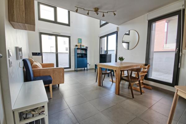 Bordeaux Bacalan appartement F4 en excellent état de 86m² (84m² carrez) avec terrasse de 56m² proche tramway B