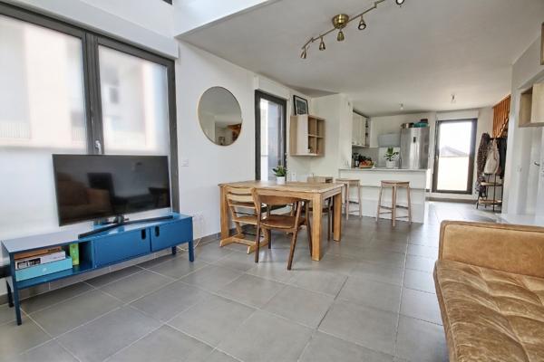 Bordeaux Bacalan appartement F4 en excellent état de 86m² (84m² carrez) avec terrasse de 56m² proche tramway B