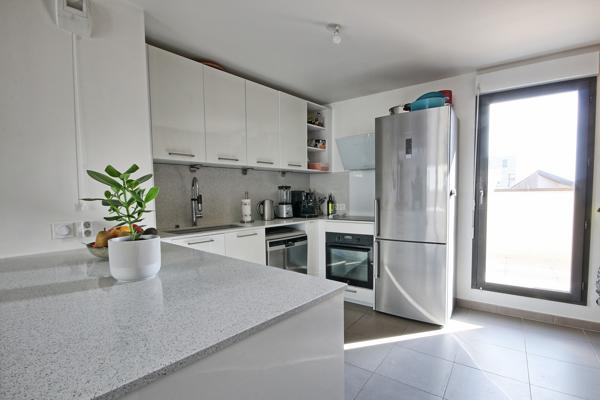 Bordeaux Bacalan appartement F4 en excellent état de 86m² (84m² carrez) avec terrasse de 56m² proche tramway B