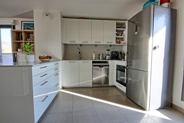 Bordeaux Bacalan appartement F4 en excellent état de 86m² (84m² carrez) avec terrasse de 56m² proche tramway B