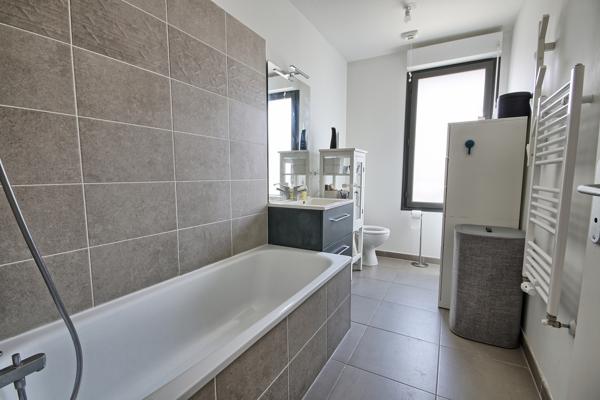 Bordeaux Bacalan appartement F4 en excellent état de 86m² (84m² carrez) avec terrasse de 56m² proche tramway B