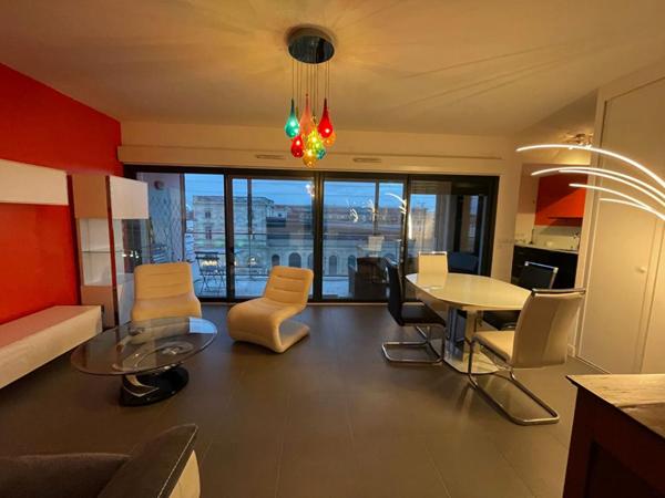 EXCLUSIVITÉ BEL APPARTEMENT TRAVERSANT, T4, LOGGIA, PARKING COUVERT, CAVE